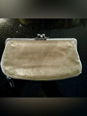 HOBO Millie Clutch in green/gray